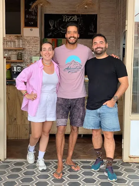 Friends surf